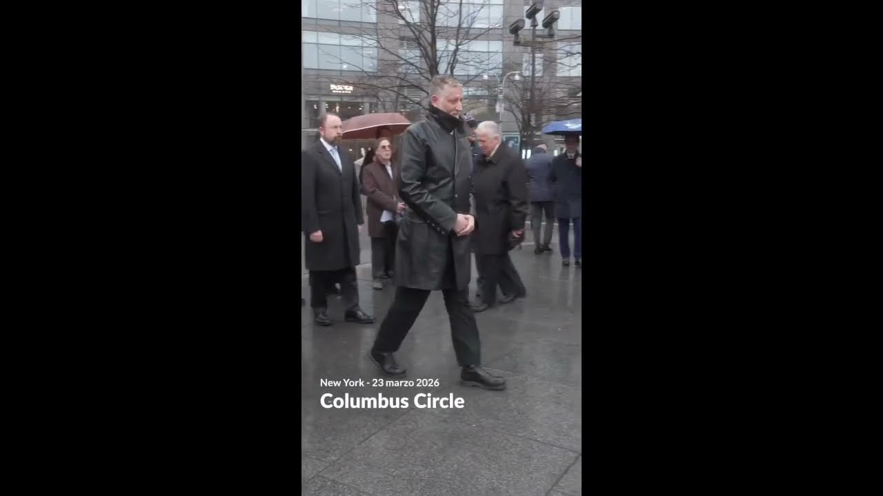 GIULI A NEW YORK DEPONE UNA CORONA AL MONUMENTO DI CRISTOFORO COLOMBO A COLOMBUS CIRCLE