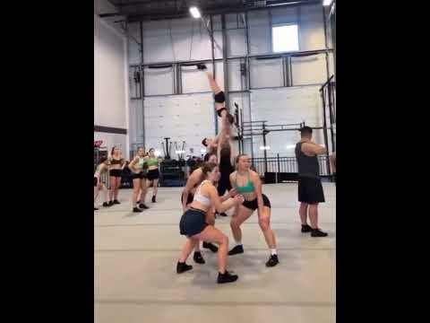 Eliana Kalogeras cheerleading #elianakalogeras #kalogerasisters #demitrakalogeras #sundaykalogeras