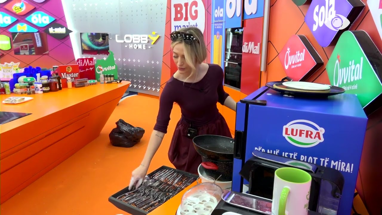 Stenaldo këndon teksa Brikena bën dush, Krusita: Dush me performancë për ty