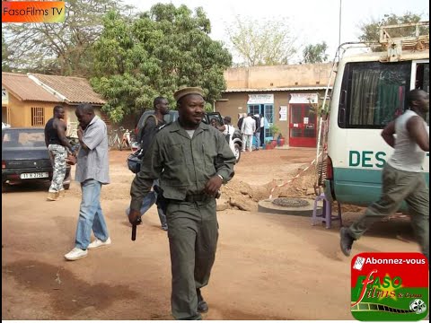 Tampy Police Station - S03 - E19 - Jacquou's Promotion