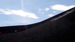 preview picture of video 'Volcan boarding at Volcan Cerro Negro in Nicaragua'