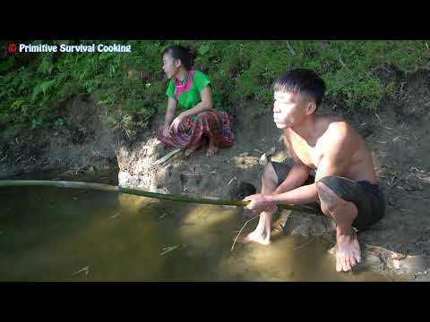 Primitive Fishing Skills - Amazing Smart Girl's Fishing Catch Big Fish At River