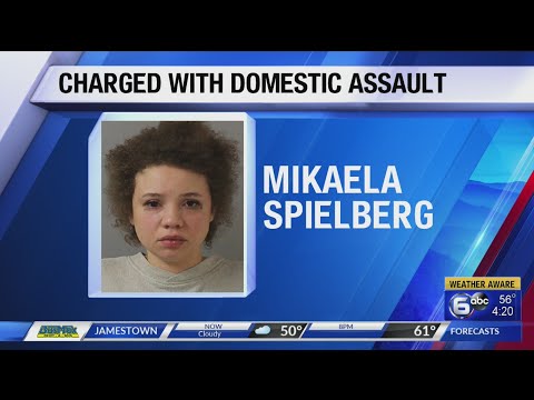 スティーブン・スピルバーグの娘がナッシュビルで逮捕 (Steven Spielberg's daughter arrested in Nashville)