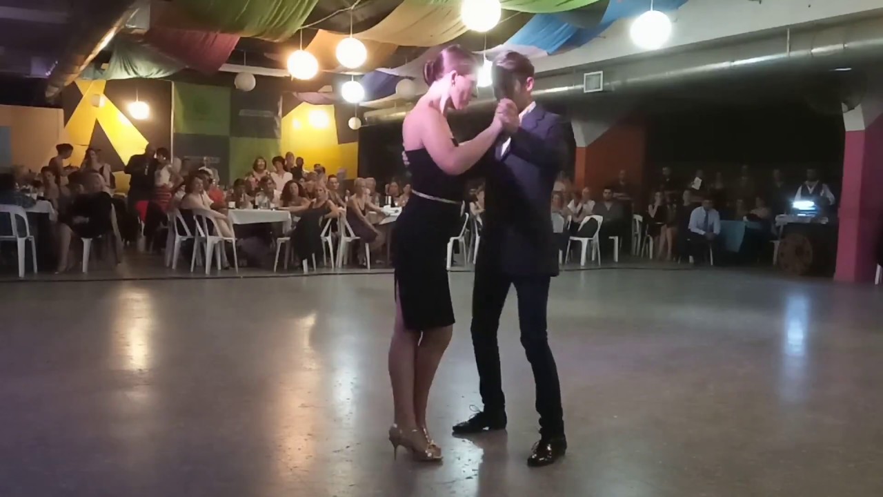 Video thumbnail for Juntada milonguera Azul 2019 - Karo Pizzo y Efrain Zapulla - 17/11/19