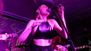 MUNA - Around U (Debut) (HD) - Notting Hill Arts Club - 28.09.16