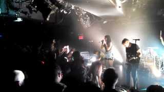 Sleigh Bells- A/B Machine (Live)
