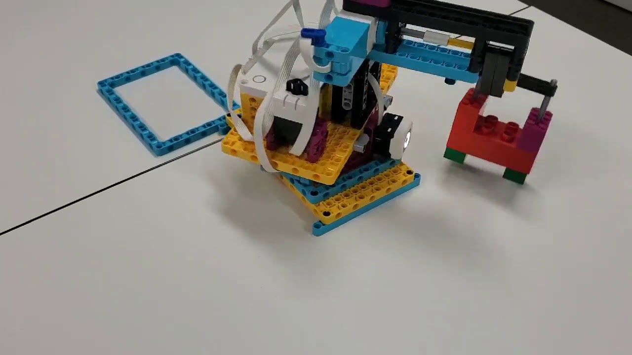 新登場の大きいフレームを使ったポップなクレーン