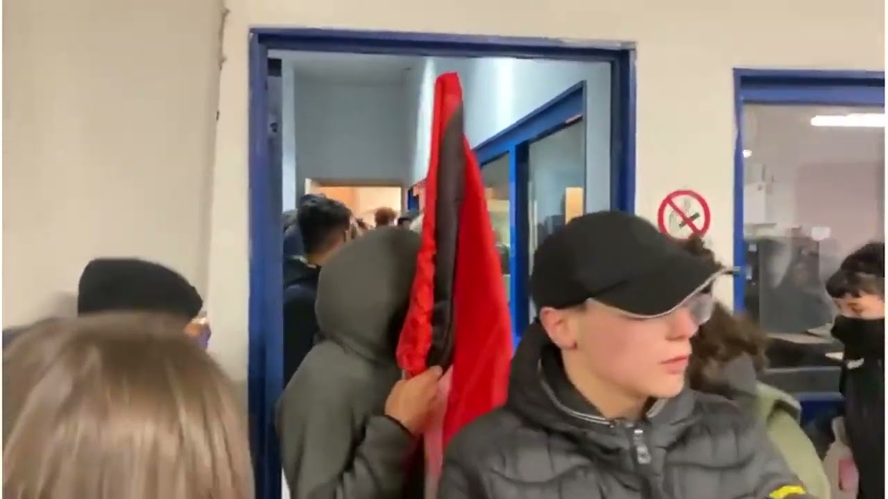 Manifestanti negli uffici della Città metropolitana, scene ricordano l'assalto a Capitol Hill