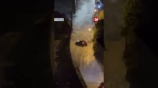 🔴 Italia | Olas gigantescas se estrellan atrapando autos