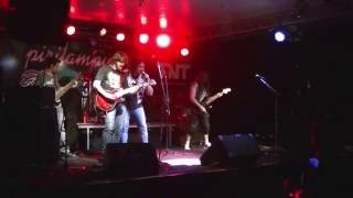 Dogs of War (Brazilian Saxon Tribute) playing Cut Out the Disease