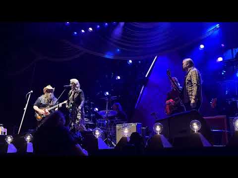 Chris Stapleton - I Was Wrong (feat. Susan Tedeschi & Derek Trucks)