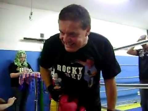 LUTA BOXE IRINEU -- REGINA NO GALPÃO BRASIL.AVI