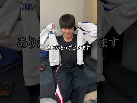 寝てる親友のパーカーズタズタにしてみた
