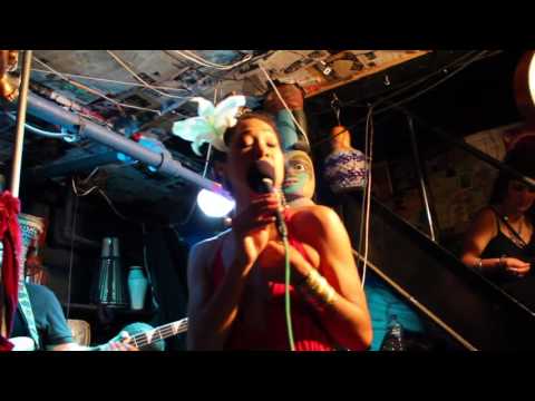 Chelsea Watts : An Artist At Play : L'amour est un oiseau rebelle (Habañera)