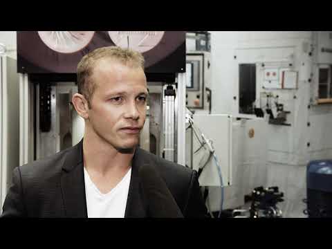 Fabian Hambüchen prägt Medaille für Turn-WM