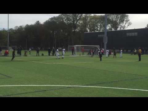 Alex Navas good free kick almost score