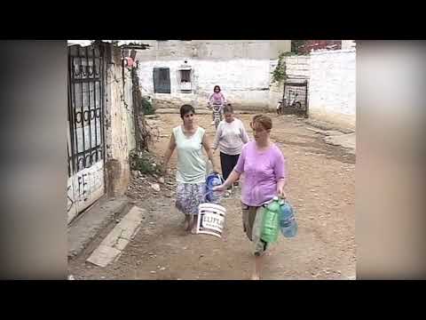 Banorët e rrugës “Haxhi Dalliu” në Tiranë vuajnë mungesën e ujit - (17 Shtator 2002)