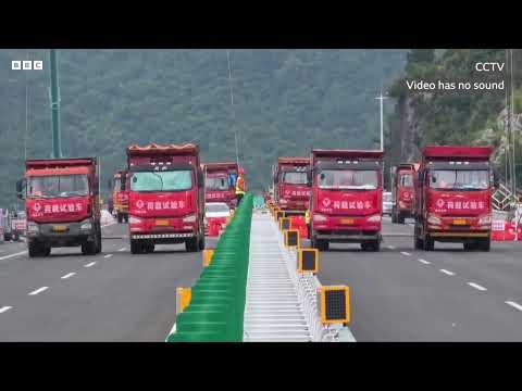 China Completes the World’s Tallest Bridge Over a 625-Meter Canyon