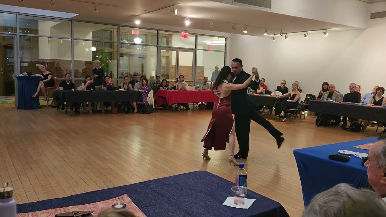 Argentine Tango: Andres Bravo & Carolina Balmaseda - Cartón Junao (lyrics)