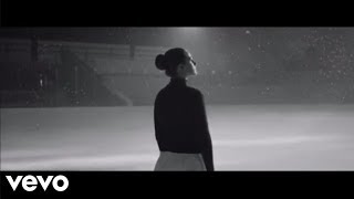 Sia - I&#39;m Still Here (Music Video)