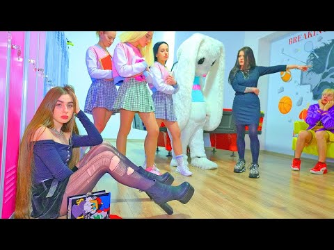 As líderes de torcida Bunny se afastaram da rebelde Diana! @SuperDiana