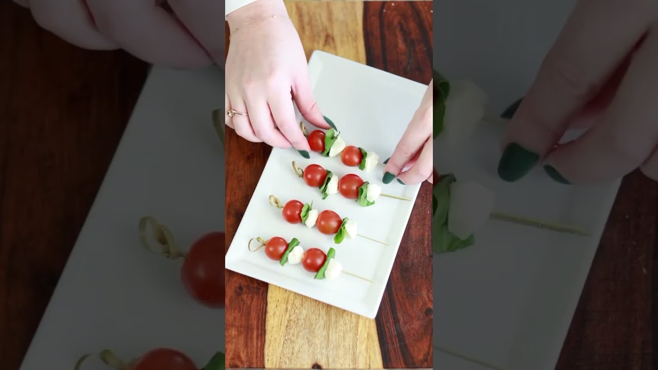 Caprese Salad appetizer skewers #easyappetizer #easyrecipes #appetizer #appetizerrecipes