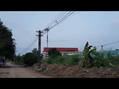 ขบวน 169 วิ่งผ่านจุดก่อสร้างสะพานเกือกม้าด้านทิศใต้สถานีบ้านโป่ง