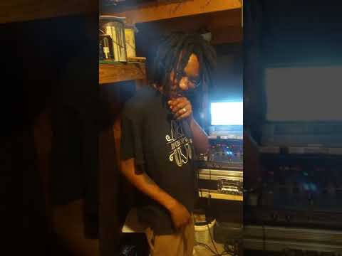 Da Smooth gang Freestyle with DJ Chopwell 🎤🎶@830smooth @Chopwell2ndGenSUC @SNUBNOSEMUZIK