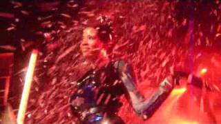 Kelis says goodbye to the crowds...