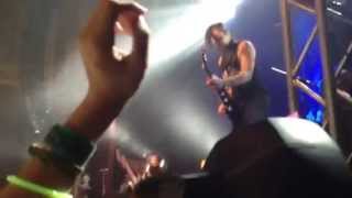 Tony Perry Head Bang