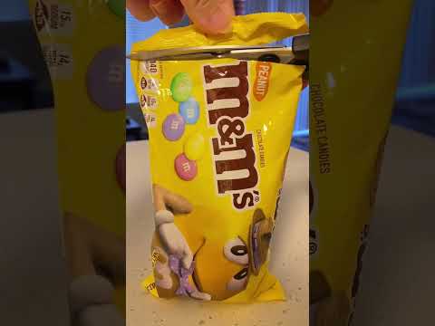 How cute are these M&M bowls?! Peanut M&M’s? Yes please! 😋