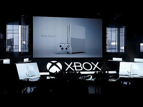 Microsoft presenta una Xbox One más pequeña y barata, en su pugna con la PS4 de Sony - corporate