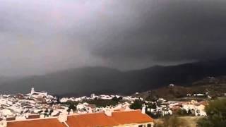preview picture of video 'Primeras lluvias de Otoño 2014 en Yunquera'