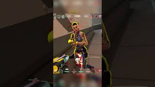 How to ENTRY FRAG as Raze! 🤡 (VALORANT)