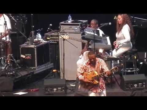 'Stormin' Norman Brown - "Send One Your Love", "Man In The Mirror" Medley  (LIVE)