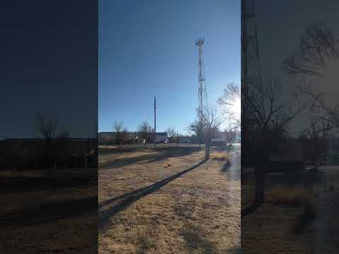 Caminando por las vías de Puesto de Márquez en Jujuy, Argentina