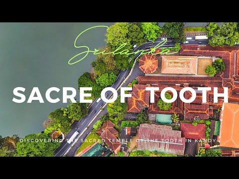 "Discovering the Sacred Temple of the Tooth in Kandy 🕌"