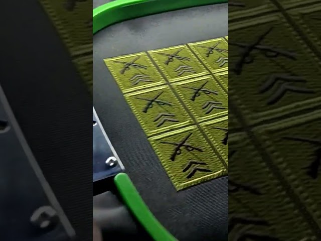 Vídeo relacionado con Pack de 2 Parches Militares Bordados Bandera España y Bandera Cruz de Borgoña. Parches Bordados para Ropa, Mochila Táctica, Gorra, Chaqueta.