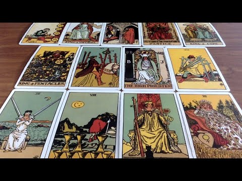 TAURUS SOULMATE *BIG DECISIONS!* August 2020 ❤️ 🥰  Psychic Tarot Card Charms Zodiac Love Reading