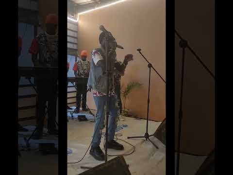 L'extrait de mon concert live bande à l'oxygène louange Bar Plus Ariwara. 