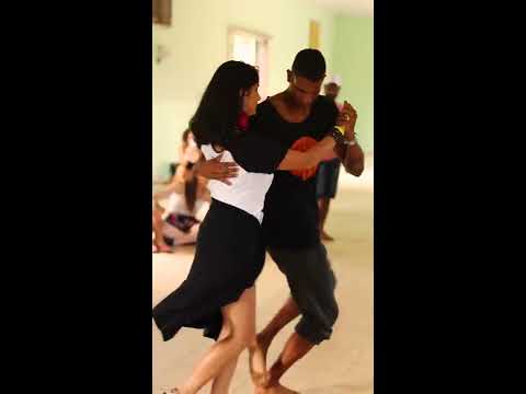 FELIPE ABREU E BRENDA ANTUNES QUEBRANDO TUDO NO FORRÓ ROOTS DO BAILE DOS PAES DE QUEIJO