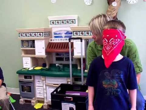 Nicholas speelt het dierenspel