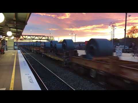 Wollongong to Melbourne steel  passing Goulburn 17/9/17