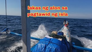 inabotan kami ng lakas nang alon pagtawid sa isla