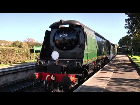 SR  Bulleid unrebuilt  "Battle of Britain"  4-6-2 Pacific  No.34070  "Manston"