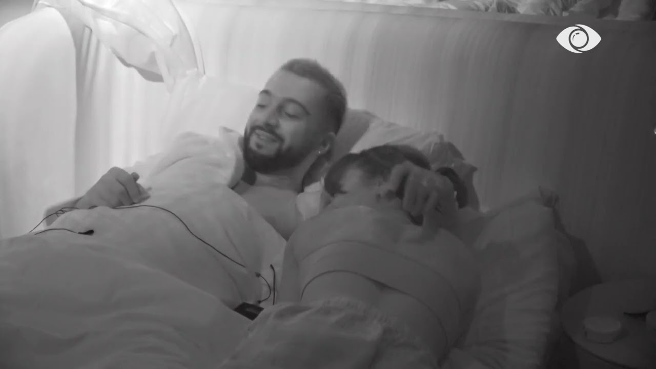 “Mbulohu…”/ Gjesti përqafon Eglin pas diskutimit, banorja: Ule zërin