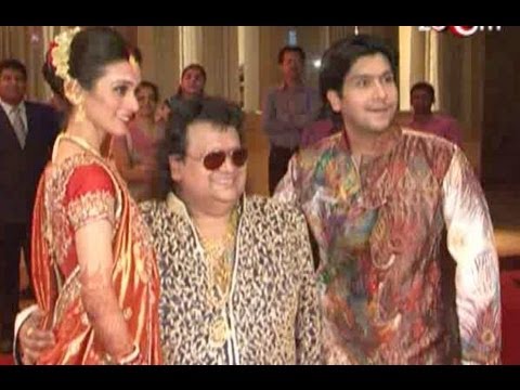download lagu mp3 mp4 Bappi Lahiri Wedding, download lagu Bappi Lahiri Wedding gratis, unduh video klip Bappi Lahiri Wedding