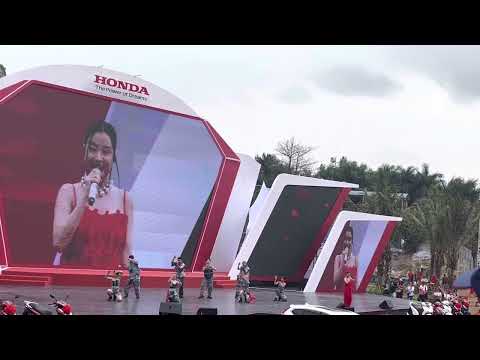 "Si tình" Hoàng Thuỳ Linh  tại ngày hội kết nối Honda Việt Nam