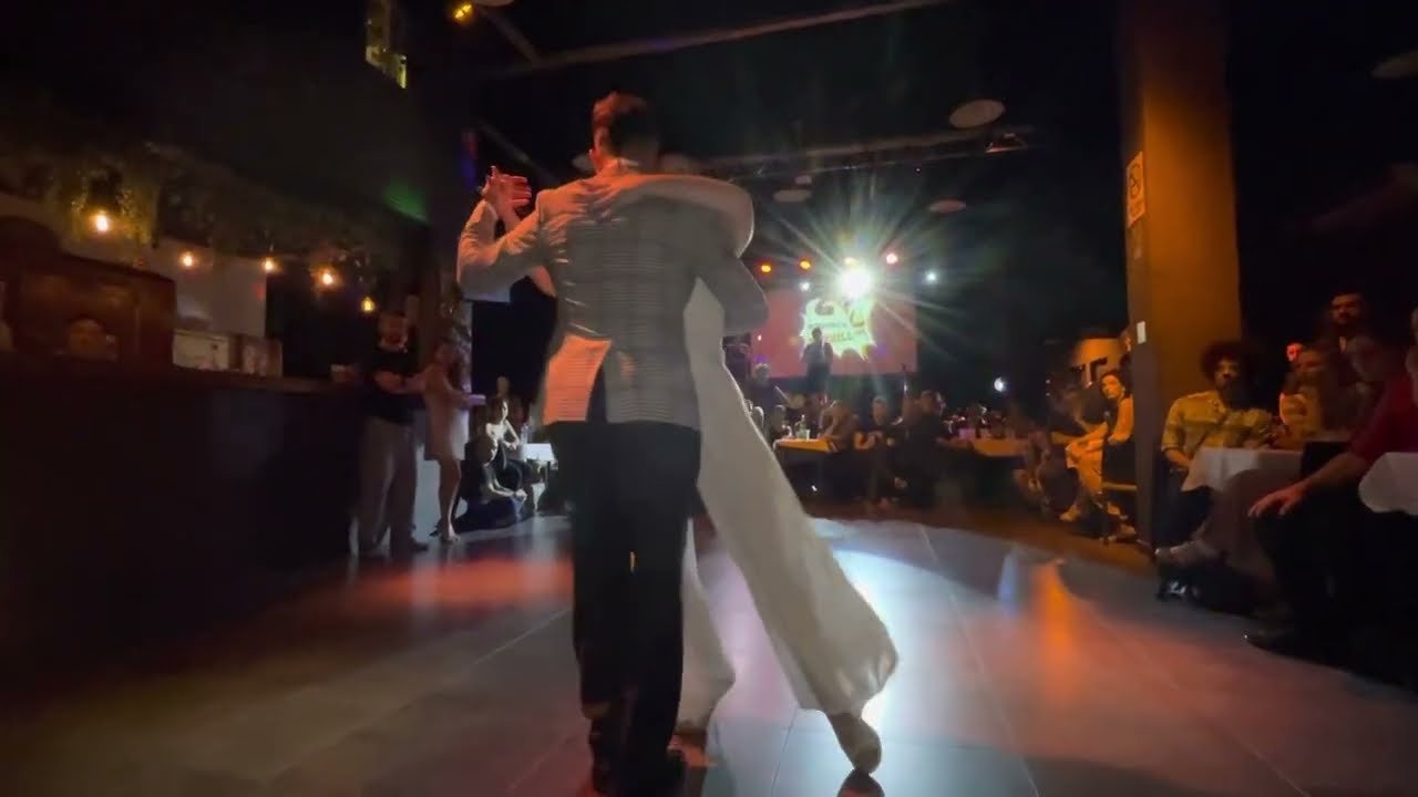 Video thumbnail for Suyay Quiroga y Jonny Carvajal @ Milonga a la Parrilla 3/7/23 #2