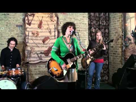 Gaby Moreno - Letter To A Mad Woman (KGRL FPA Live Session)